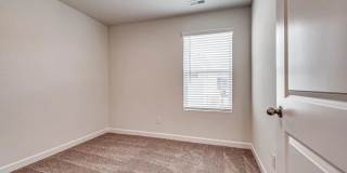 Room in 4 Bedroom Home at Tears Ln Gallery 28