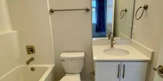 Like-New Beardslee Townhouse... Gallery 23