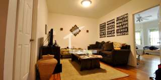 NIce 3 bed in Brookline Gallery 8