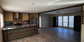 Spacious Four Bedroom Home - Pet Friendly and Horses Allowed! Gallery 9