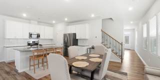 Luxury End-Unit Townhome in Desirable Chateau Community Gallery 11