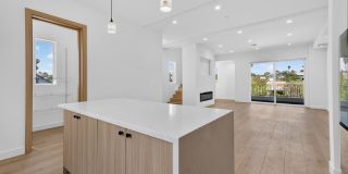 150 N Carondelet St Gallery 11