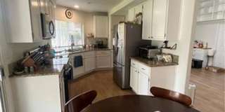 Charming single-story home Gallery 8