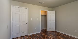 2 bed, 1 bath in great location - move in ready! Gallery 21