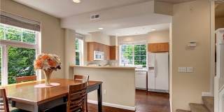 Bellevue Townhouse!!! Gallery 8