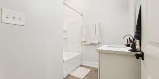 Cozy 2 Bedroom, 1 Bath Apartment Gallery 5