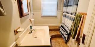 PRELEASING for AUGUST! Close to Campus Gallery 23