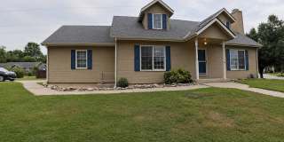 Beautiful Single Family Home on the West-Side + Fully Fenced in Yard + Close to Anneberg Park! Available Now! Gallery 1