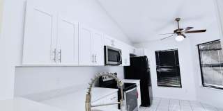 72 LAKEPOINTE Circle Gallery 9