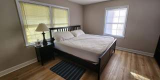 Room in 4 Bedroom Home at Edith Ave Gallery 37