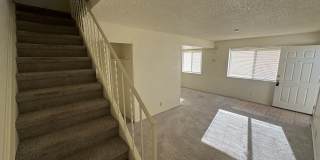 2 bed, 1 Bath, 900 sqft with washer/dryer hookups and 1 car garage Gallery 23