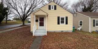 Charming 2 bedroom 1 bath cottage Gallery 1