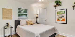 814 W Gonzalez St Gallery 13