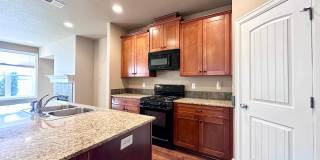Modern 3 Bed/2.5 Bath with Double Car Garage Townhome in Sandy, OR! Gallery 12