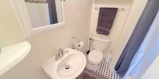 Charming 3 Bedroom, 2 Bathroom NE ABQ Home. Refrigerated Air! Spacious backyard. Near Uptown Gallery 14