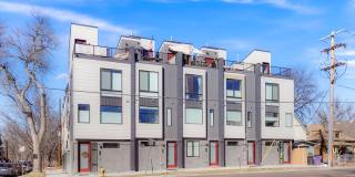 Modern Townhome ~ Rooftop Deck ~ Mountain View! Gallery 1