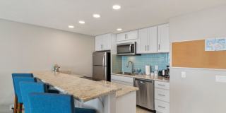 Full Ocean View, Fully Furnished Condo |Across from Surf Beach|Pool |Renovated |Heart of Kihei Gallery 6