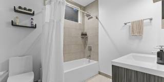 2437 W Jackson Boulevard Gallery 8