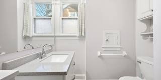 6+BR House on E. Lane – Central Campus – Newly Renovated + Free Parking – Flexible Move-In Gallery 14