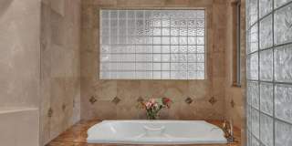 Island Elegance: 4-Bedroom Luxury Retreat with Infinity Pool Gallery 1