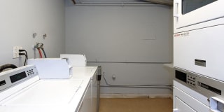 Luxe at Burbank Gallery 15