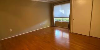 Stylish 2-Bedroom Townhouse in Sun City Summerlin with Resort-Style Amenities Gallery 4