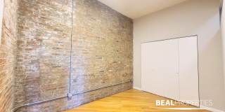 2320 N Damen Ave Gallery 5