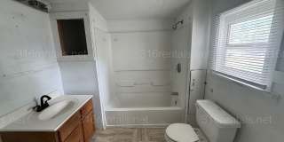$1099 4 bed 1 bath - Single Family home Gallery 6