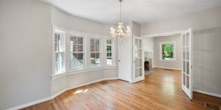Beautiful 3BR house- perfect roommate set up! 1/2 price security deposit with qualified application Gallery 19