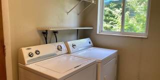 Great Three Bedroom, Close to Everything! Gallery 15