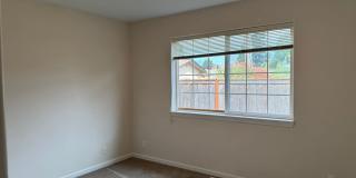 2 bedroom 1 bath duplex with garage! Gallery 17