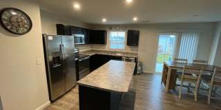 Room in 4 Bedroom Home at Bent Willow Dr Gallery 27