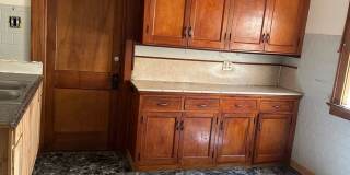 Charming 2-Bedroom Lower Duplex Gallery 3