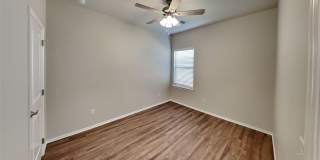 Luxury 3 Bedroom 2 Bathroom Townhome in Piedmont Schools (Neighborhood Park and Basketball Court) Gallery 13