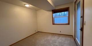 Large 6-Bedroom Home with a Fenced Yard, Pet Friendly! Gallery 12