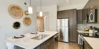 35 West at Champions Circle Apartments Gallery 14