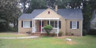 MOVE IN TODAY! Cute 3 bedroom 2 bath located in Sylvan Hills, Atlanta Gallery 1