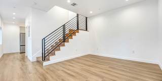5346 1/2 Oakland Street Gallery 24