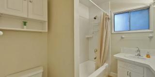 Spacious & Bright Home Close to Parks, Schools, Shopping and More! Gallery 10