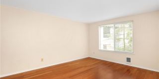 Location, Location, Location 3-bedroom Sammamish Bluffs Condo Location, Location, Location 3-bedroom Sammamish Bluffs Condo Gallery 14