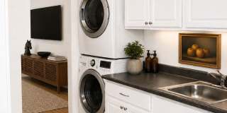 Bright & Spacious 2-Bedroom Residence Across from Berkeley Park Gallery 5
