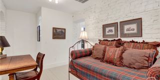 224 E Jones Lane Gallery 9