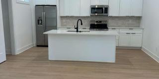 Room in 3 Bedroom Home at Plaza Ave SW Gallery 8
