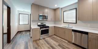 Modern 5-Bedroom Duplex Close to U of M Campus Gallery 1