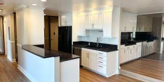 2-bed, 2-bath Condo with Sweeping Views of City and Space Needle! Gallery 4
