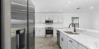 Stunning 5 Bedroom 2.5 Bath w/Den Gallery 6