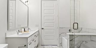 Fivetwo at Highland Gallery 16