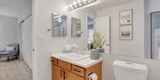 Charming 2 bed 1 bath Condo in Centennial! Gallery 16