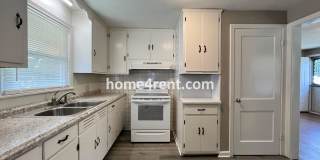 Cozy Ranch Style Home in KCMO w/ Wood Floors and a Fenced in Yard! Gallery 13