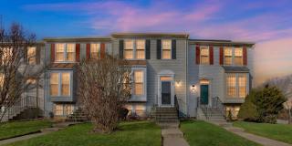 3-bedroom 3.5 bath Townhome in a lovely Windsor Mill neighborhood. Gallery 1